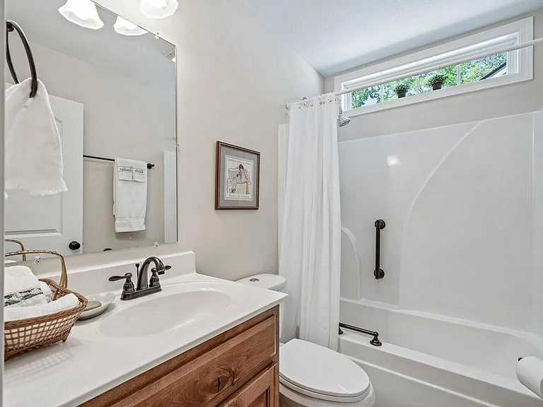 155 Garfield Ct — Photo 9