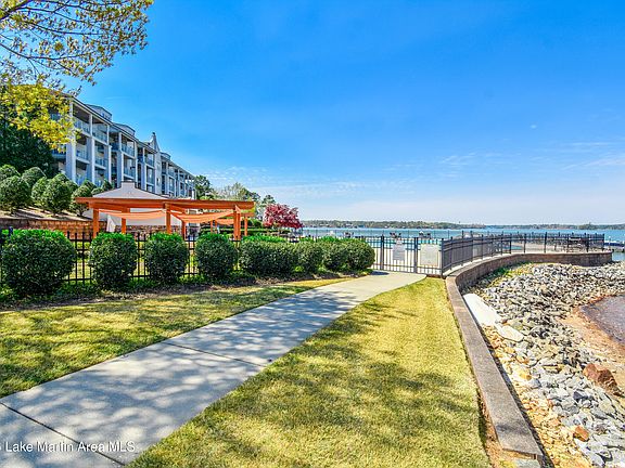 5th image of 90 Crowne Pointe Rd Unit 303