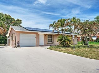 7483 SE Peacock St, Hobe Sound, FL 33455