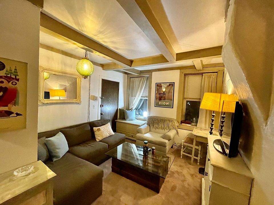 1st image of 222 W Willow St #1R