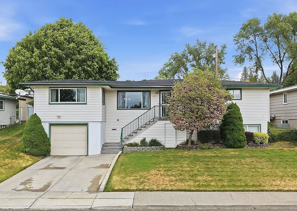 1st image of 2312 W Rosewood Ave