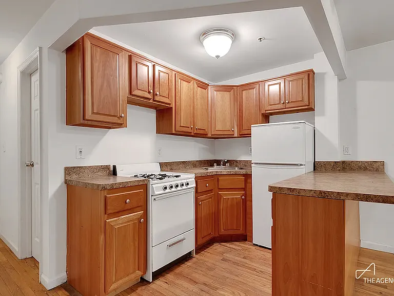 242 W 21st St #4A — Photo 2