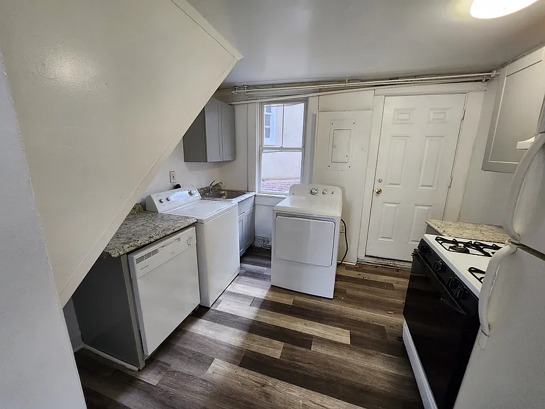 147 King George St — Photo 8