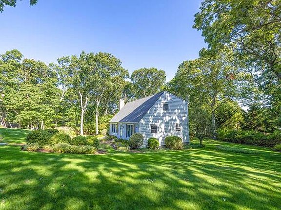 3rd image of 19 Rolling Woods Ln