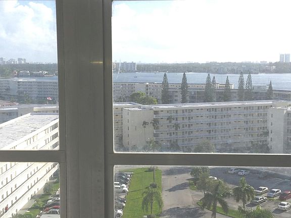 2nd image of 18031 Biscayne Blvd APT 1203