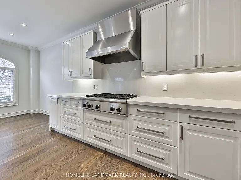 112 Kingsway Cres — Photo 10