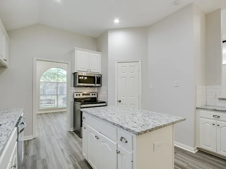 409 Lancashire Dr — Photo 15