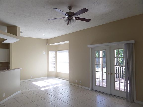 3rd image of 1130 SW Airoso Blvd