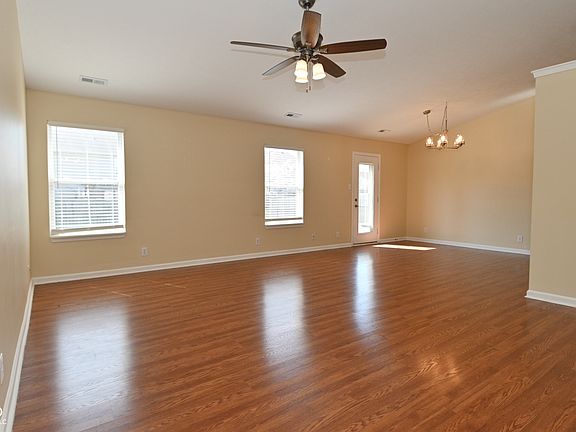 4th image of 1721 Creekside Dr