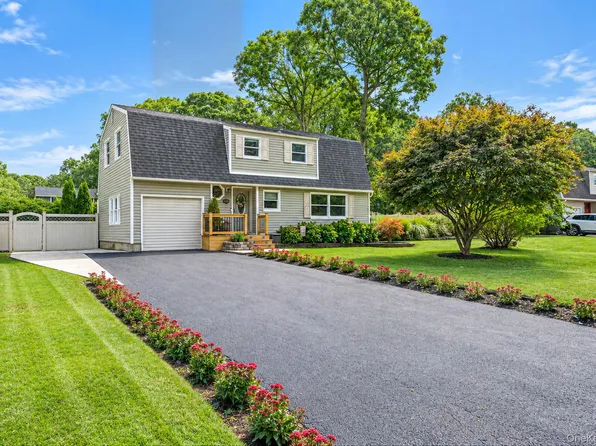 27 Wagner Drive, Coram, NY 11727