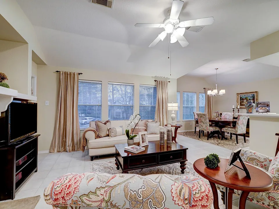 10 Stone Creek Pl