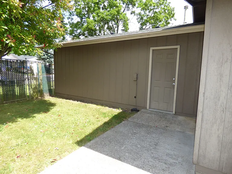 4824 Falcon Ct NE — Photo 36
