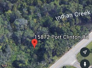 15872 W Port Clinton Rd, Prairie View, IL 60069