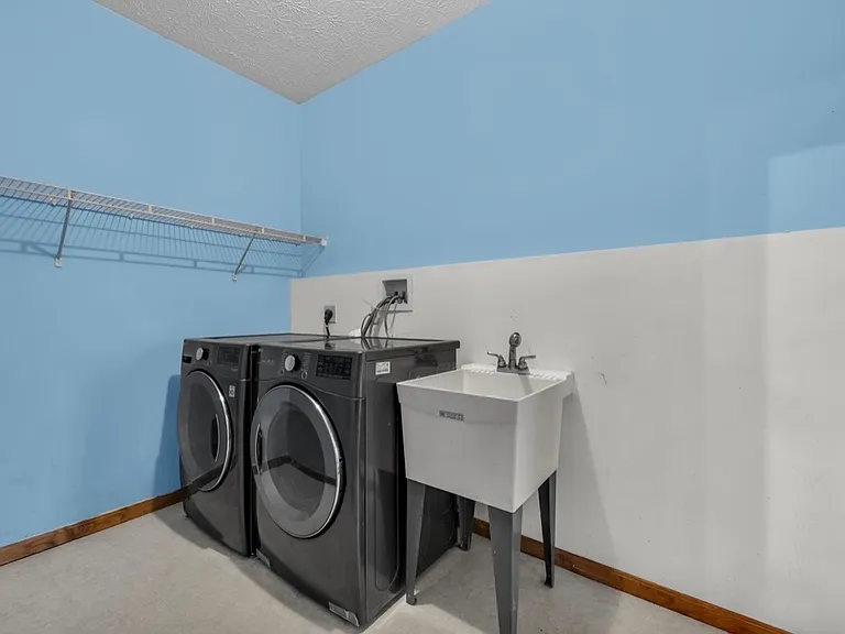 4335 Shandon Dr — Photo 35