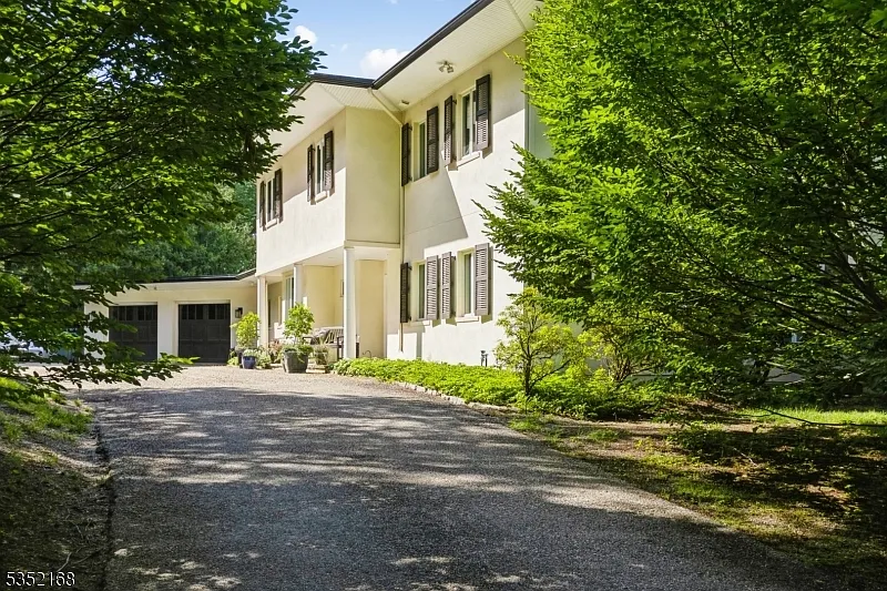 5 bed, 4.5 bath, $13,000 — Photo 2