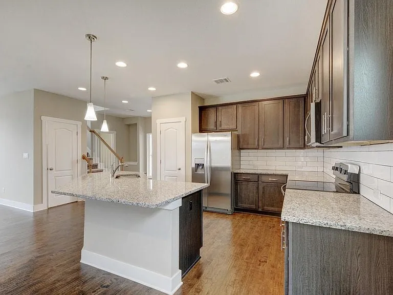 708 Coconut Grv — Photo 9