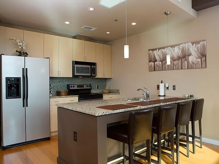 1920 Adelicia St #404 — Photo 1