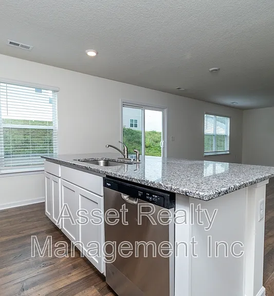 2076 Southwood Cir — Photo 16