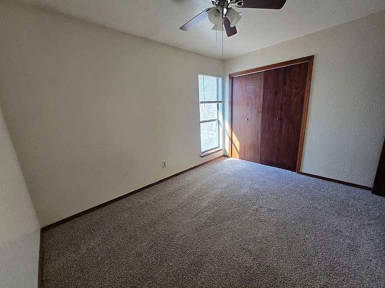 2806 W 4th St — Photo 14