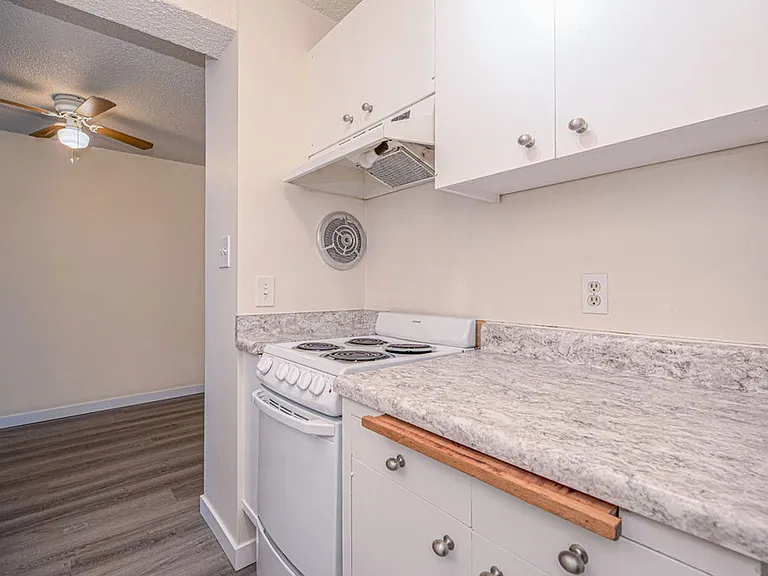 Clift House Apartments — Photo 28