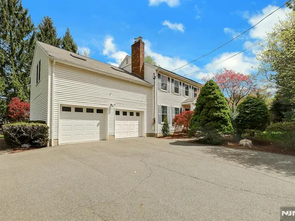 5 Hilltop Rd, Mahwah, NJ 07430