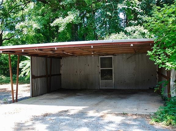 4th image of 1101 Greenwood Clfs