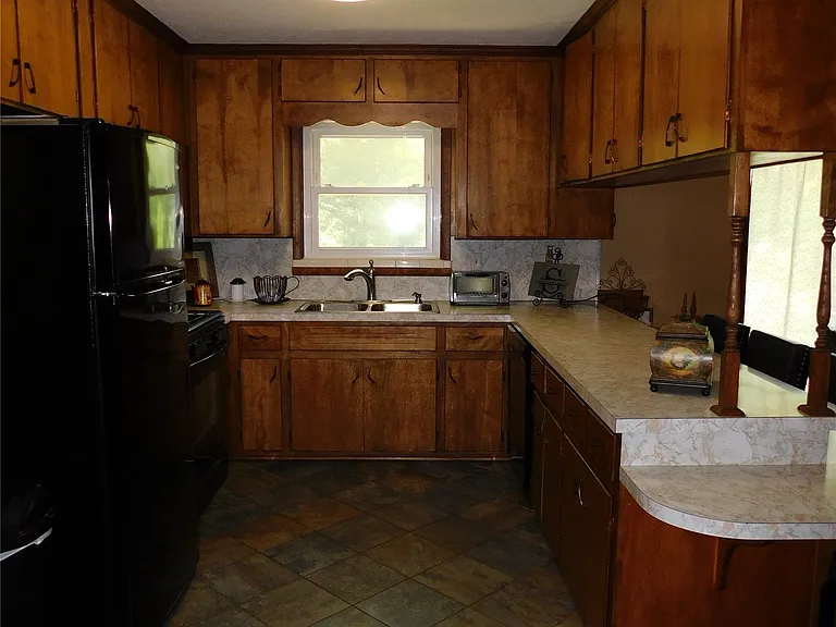 1203 Oates Rd — Photo 6