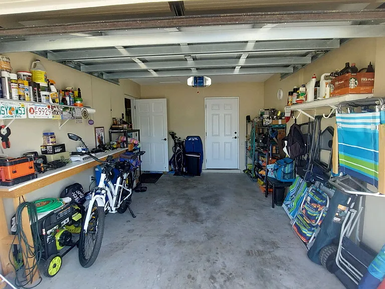 1541 Crest Dr — Photo 29