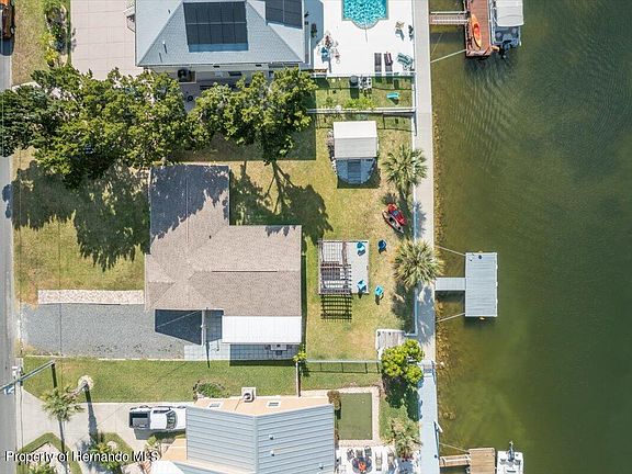 3rd image of 4068 Gulfview Dr