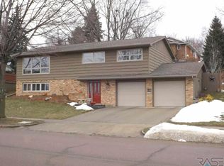 912 E 38th St, Sioux Falls, SD 57105