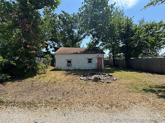 2nd image of 305 S Chickasaw Ave #1/2