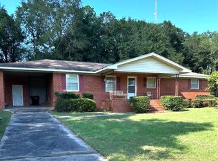 46 Cedar St, Blackville, SC 29817