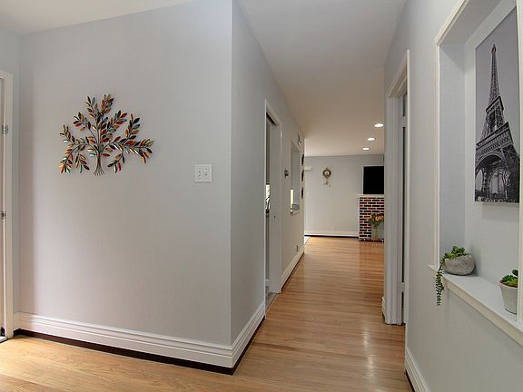 3rd image of 1109 Danbury Dr