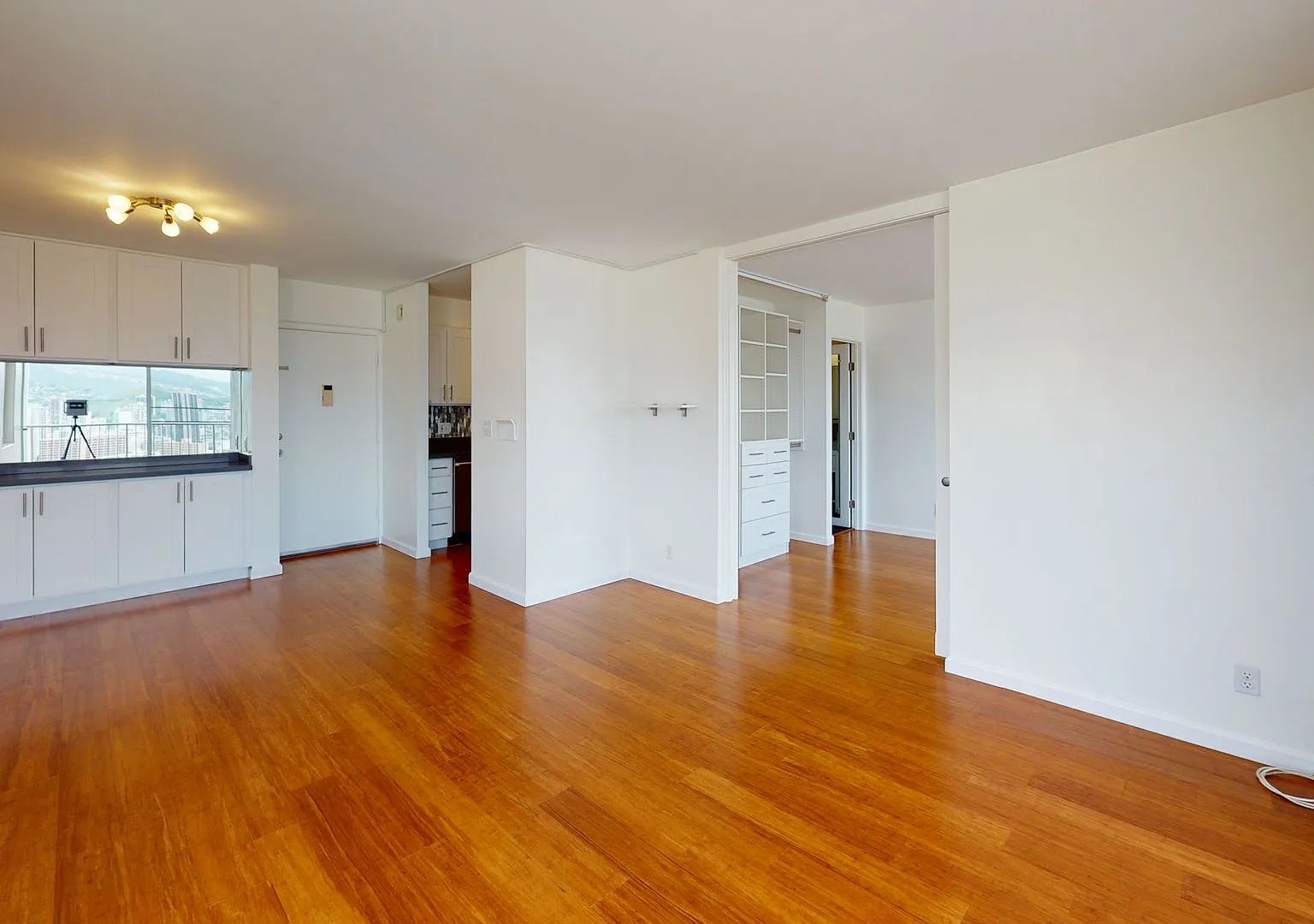 1bd/1ba/1prkg At The Villa On Eaton Square. Electricity Included, Stunning Views! — Photo 3