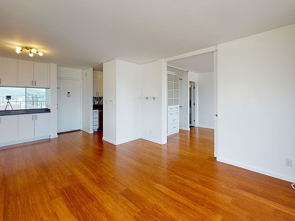 3rd image of 400 Hobron Ln APT 3514