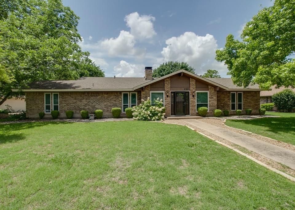 1st image of 2921 Creekbend Dr