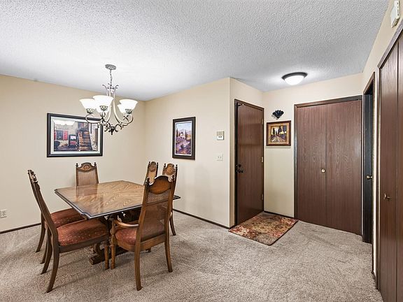 4th image of 5217 Balmoral Ln
