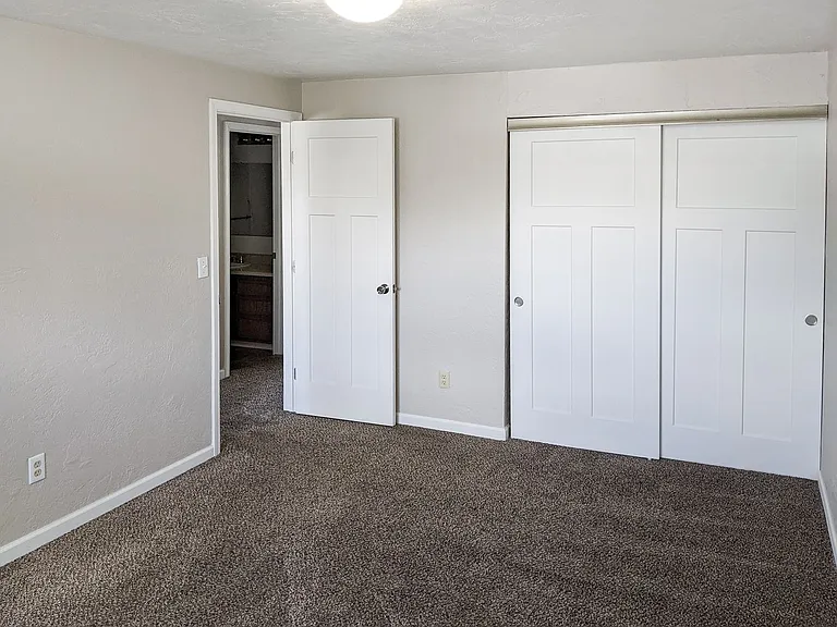 Apartment in West Salem near banks, shopping areas, bus lines, and downtown! ~ Colonial — Photo 88
