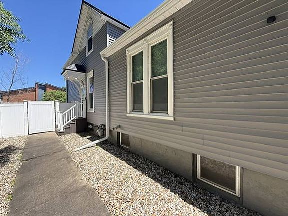 3rd image of 108 E 6th St