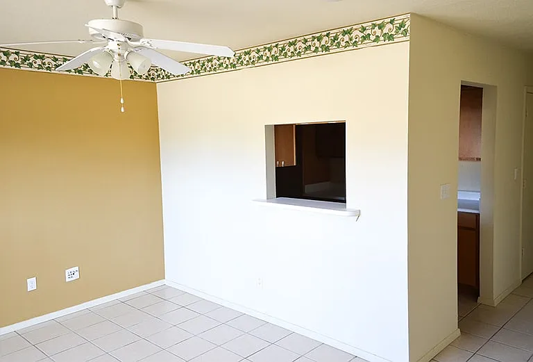 Country Manor Apartments — Photo 2