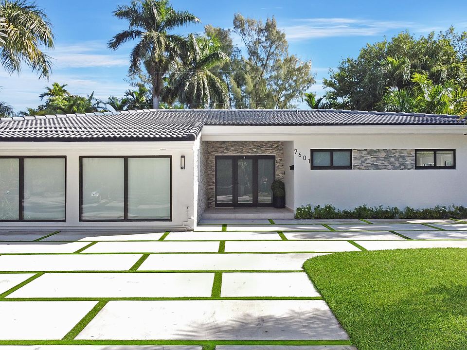 1st image of 7601 Coquina Dr