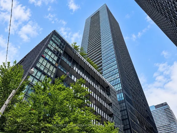 101 Charles St E, Toronto, ON