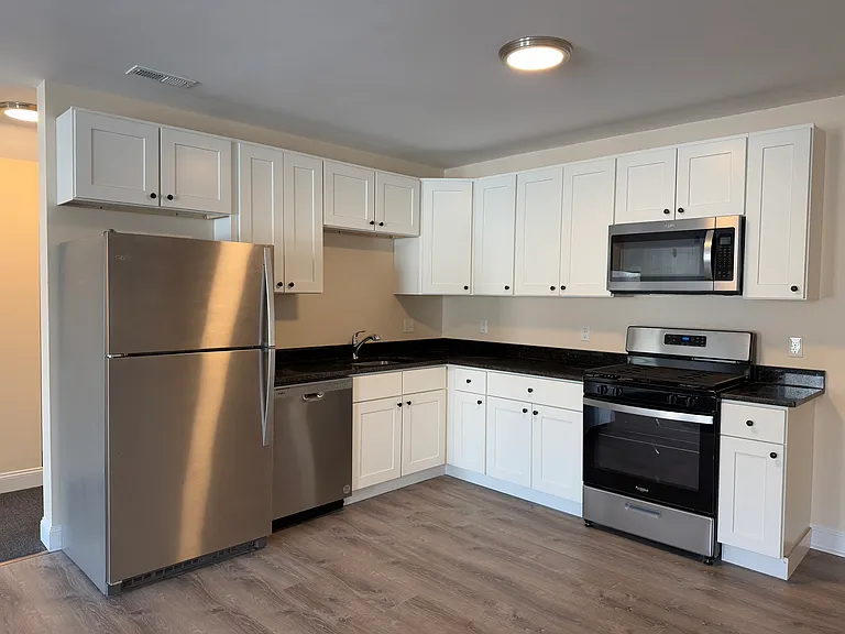 115 Main St #18 — Photo 7