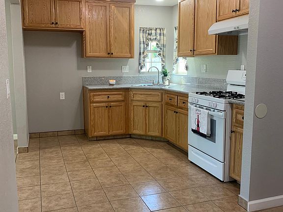 4th image of 1021 Bloker St