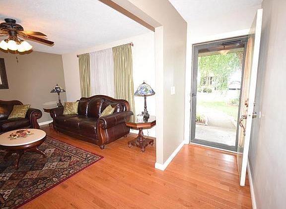 4th image of 165 Sandy Shore Dr