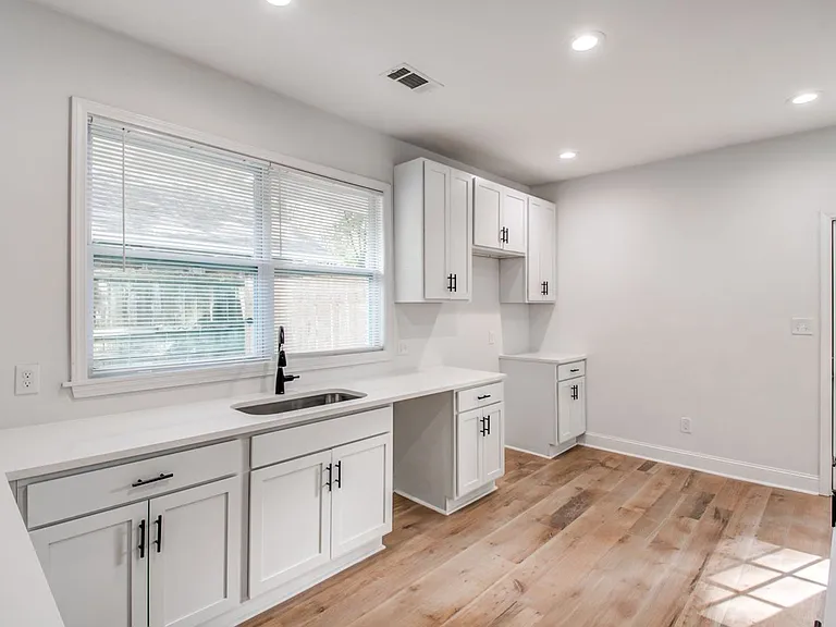 1825 Young Ave — Photo 12