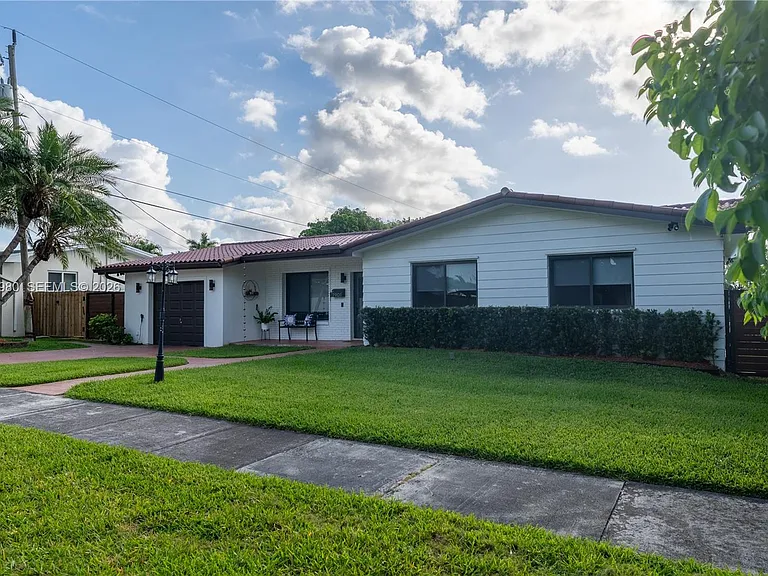 17901 SW 92nd Ct — Photo 3
