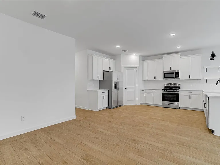 8438 Bay Ridge Cir — Photo 10