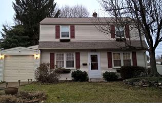 521 School House Ln, Willow Grove, PA