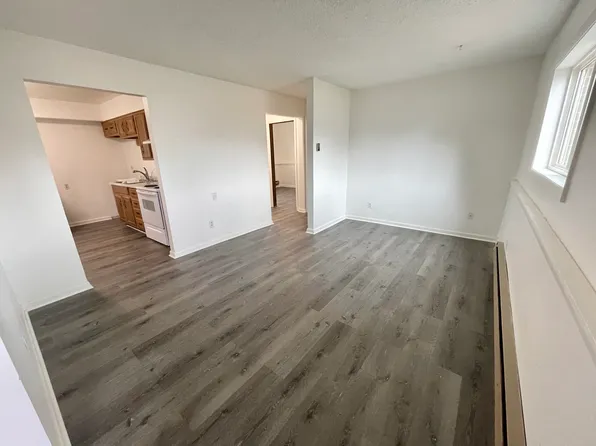 611 W Arnold St #3, Glenrock, WY 82637